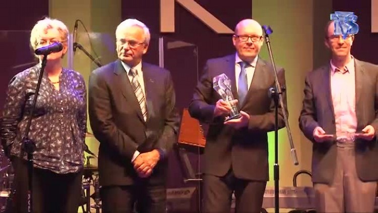 media-25052012_krysztalowe_ekrany